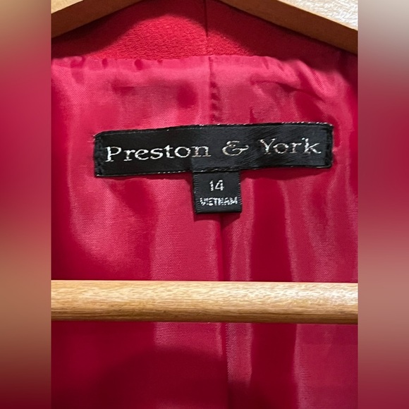 Preston & York vintage blazer/ jacket, red w/ black trim. Fitted, 2 pockets. 14 - Picture 6 of 11